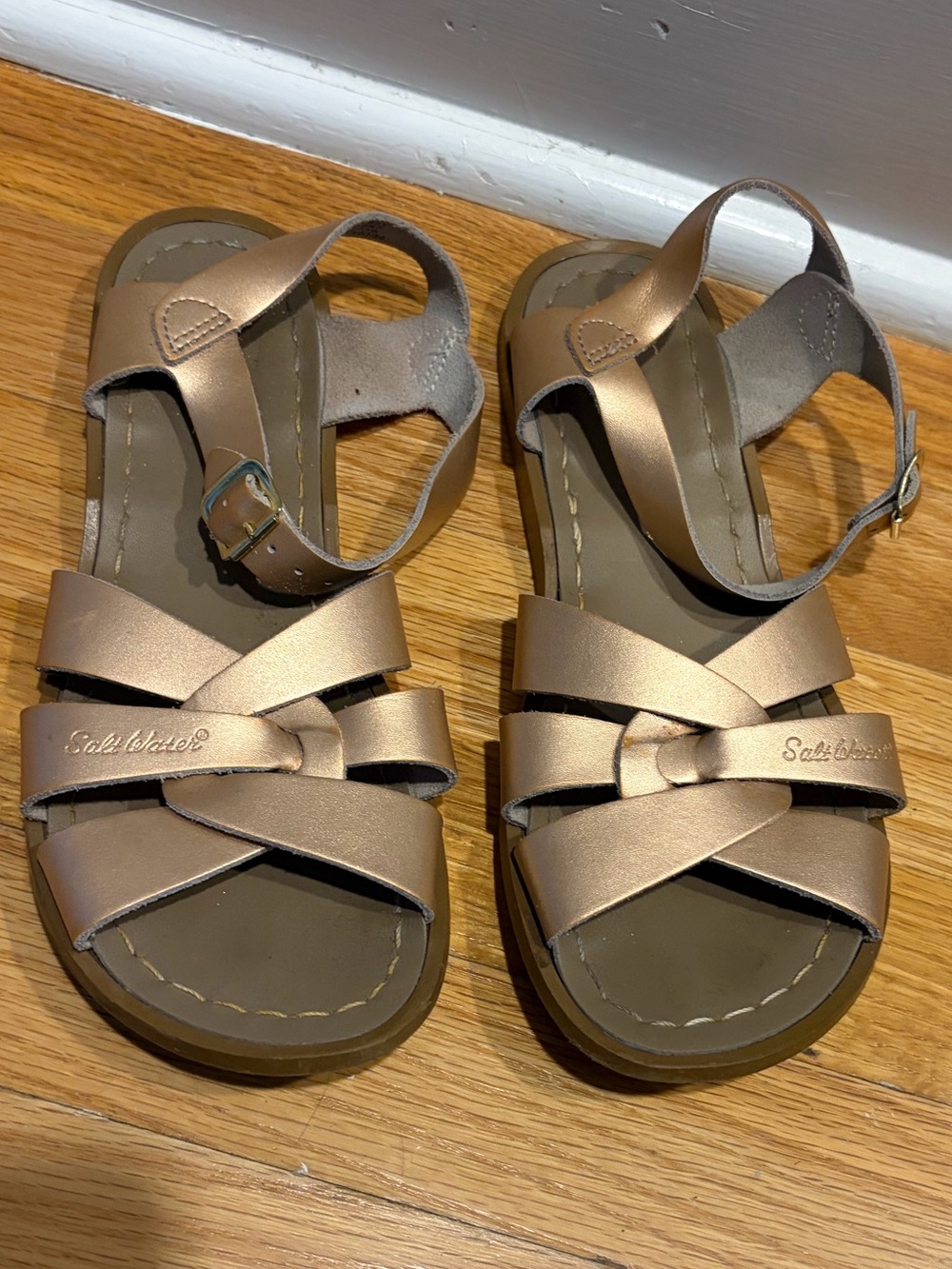 Saltwater Original Strappy Sandals in Rose Gold (kid 5/women’s 7)